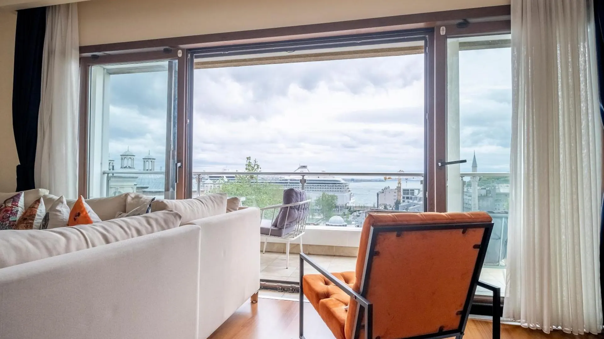 Bosphorus View - Central Location - 3 Bedrooms - 2 Bathrooms اسطنبول