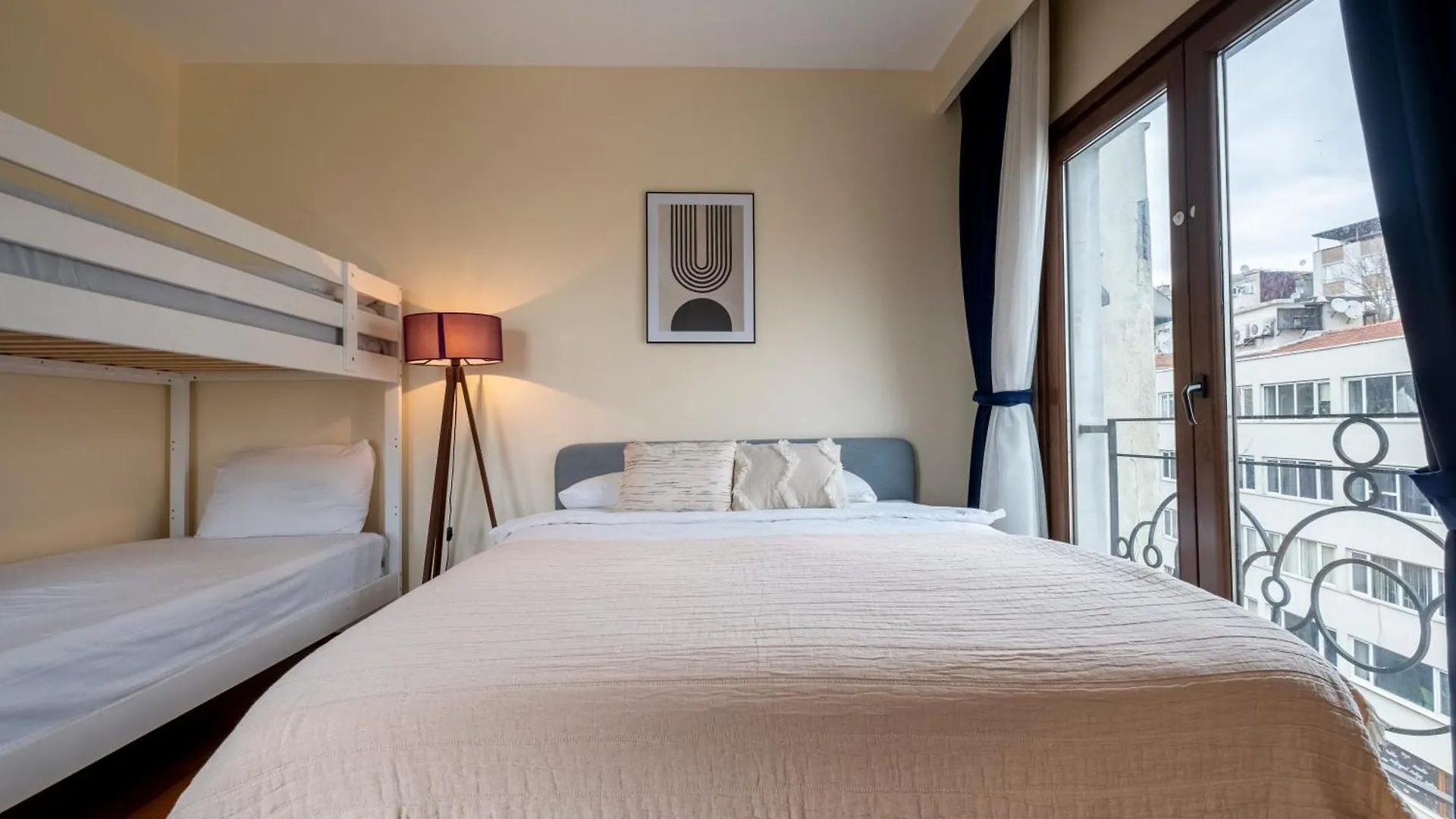Bosphorus View - Central Location - 3 Bedrooms - 2 Bathrooms اسطنبول تركيا