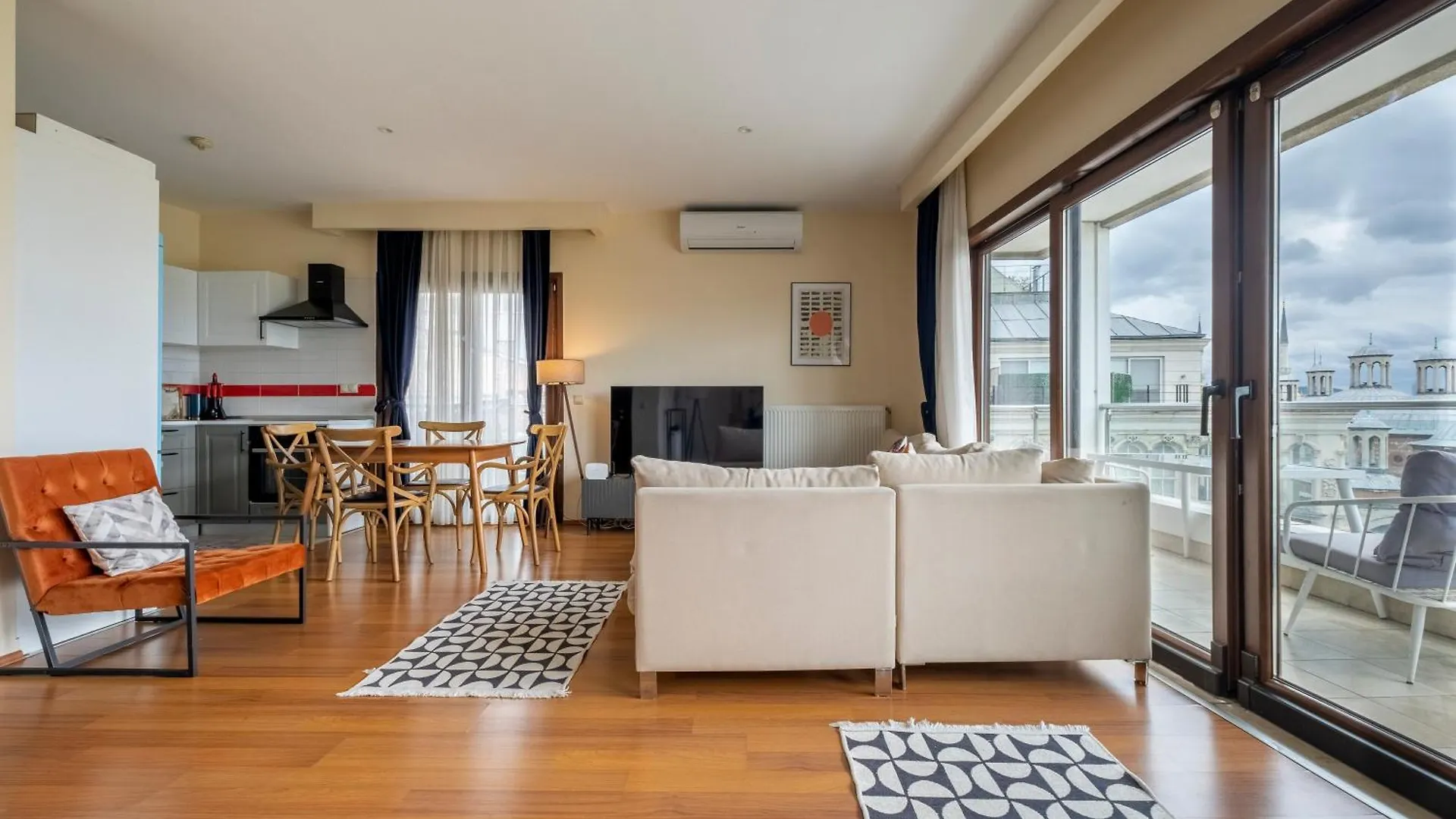 Bosphorus View - Central Location - 3 Bedrooms - 2 Bathrooms اسطنبول 0*,  تركيا