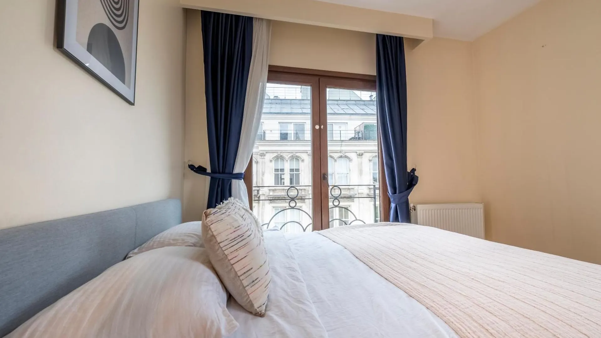 Bosphorus View - Central Location - 3 Bedrooms - 2 Bathrooms اسطنبول 0*,