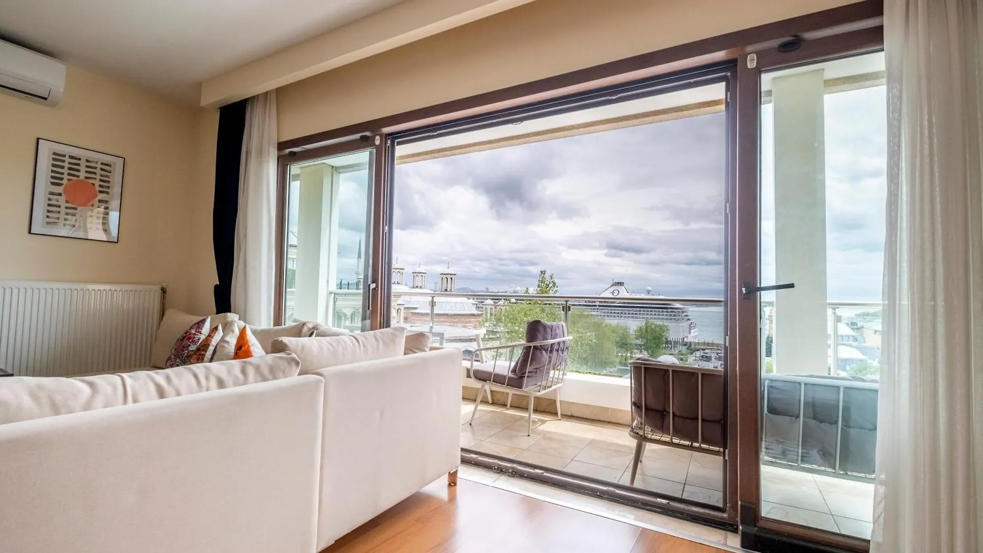 Bosphorus View - Central Location - 3 Bedrooms - 2 Bathrooms اسطنبول
